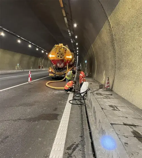 南安隧道排水渠清淤